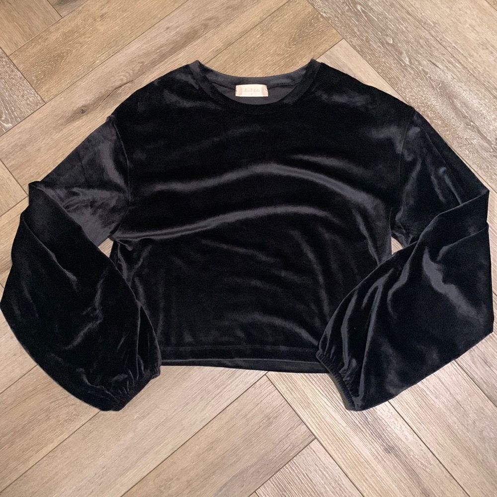Altar’d state top